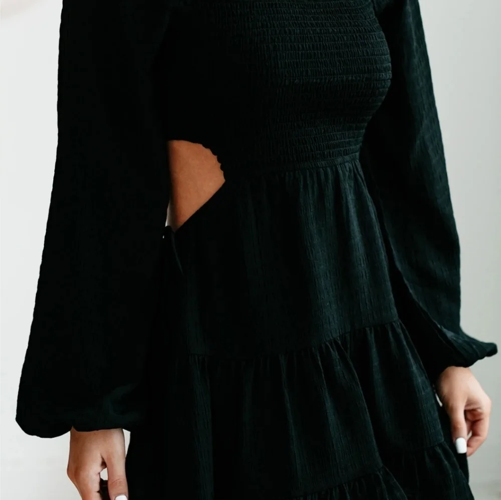 NWT cute long sleeve cut out dress - Picture 3 of 4